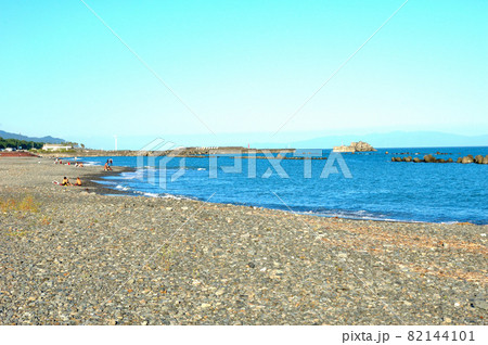 夏の終わりの用宗海岸 82144101