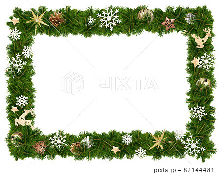 オーナメントを飾り付けたもみの木のフレーム - 背景透過 - 切り抜かれています オーナメントを飾り付けたもみの木のフレーム - 背景透過 - 切り抜かれています 82144481
