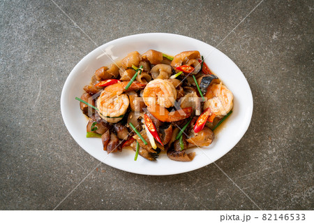 Stir-Fried Sea Cucumber with Shrimps 82146533