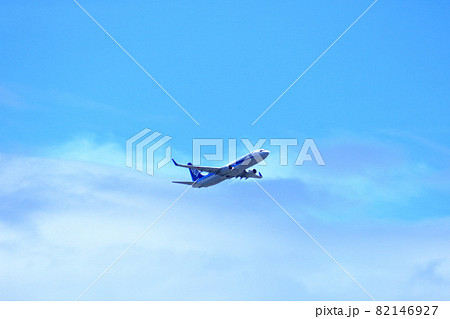 大阪国際空港　ANA　飛行機　離陸 82146927