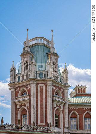 The grand palace in Tsaritsyno park in Moscow on cloudy sky background 82147259