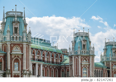 The grand palace in Tsaritsyno park in Moscow on cloudy sky background The grand palace in Tsaritsyno park in Moscow on cloudy sky background 82147261