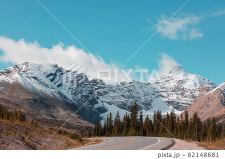 Mountains in Canada Mountains in Canada 82148681