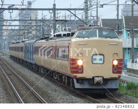 183系特急型電車廃車回送　事業用車クモヤ143を間に挟んだ珍しい編成で通過 82148832