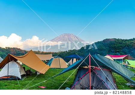 「山梨県」富士ヶ嶺高原のキャンプ場から眺める富士山 「山梨県」富士ヶ嶺高原のキャンプ場から眺める富士山 82148858