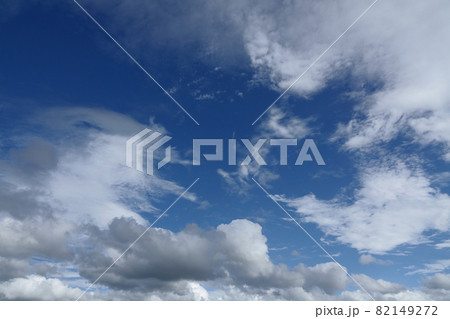 夏の雨間に現れた青空と雲 夏の雨間に現れた青空と雲 82149272