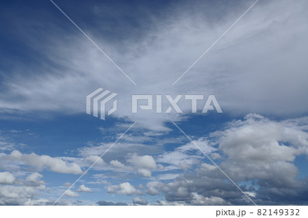 夏の雨間に現れた青空と雲 夏の雨間に現れた青空と雲 82149332