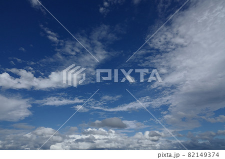 夏の雨間に現れた青空と雲 夏の雨間に現れた青空と雲 82149374
