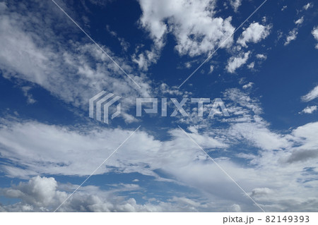 夏の雨間に現れた青空と雲 夏の雨間に現れた青空と雲 82149393