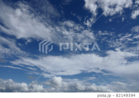 夏の雨間に現れた青空と雲 夏の雨間に現れた青空と雲 82149394