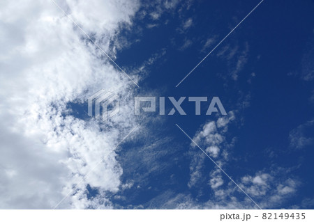 夏の雨間に現れた青空と雲 夏の雨間に現れた青空と雲 82149435