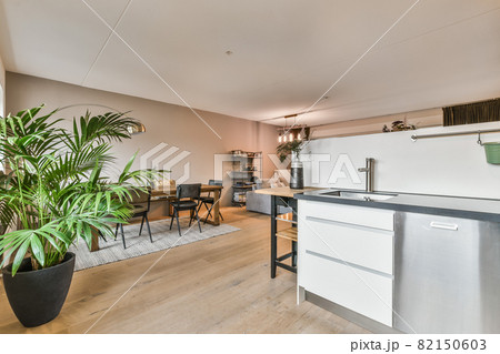 Beautiful and spacious kitchen in an elegant home Beautiful and spacious kitchen in an elegant home 82150603
