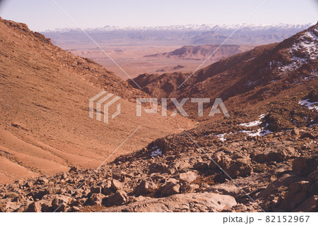 モロッコ ティネリール近郊トドラ渓谷の絶景 82152967