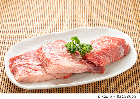ステーキ用牛肉。希少部位といわれる「ヒウチ」。 82153058