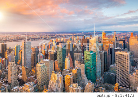 Aerial view of Manhattan skyline at sunset, New York City 82154172