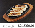 鉄板餃子 鉄板餃子 82156089