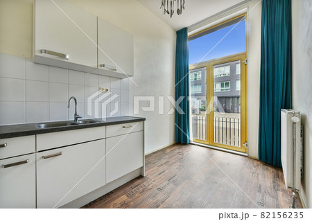 A bright kitchen in an elegant house 82156235