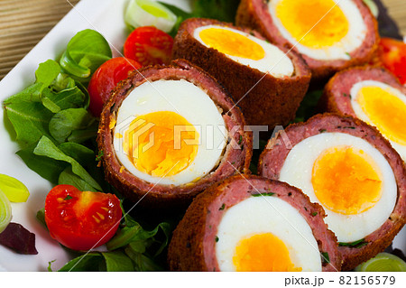Scotch eggs with greens and tomatoes 82156579