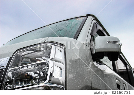 背が高い車の手洗い洗車 82160751