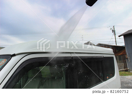 背が高い車の手洗い洗車 82160752