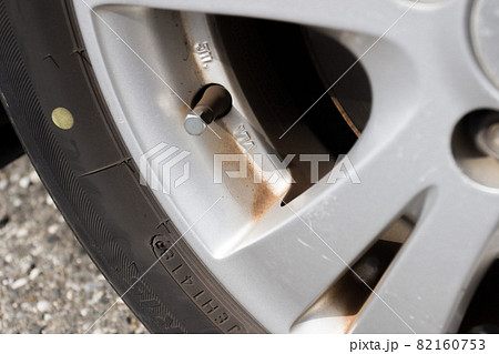 ブレーキダストで汚れ茶色くなったホイール 82160753