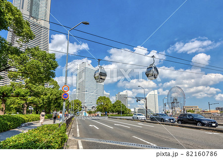 横浜桜木町の都市風景 ロープウェイとランドマークタワーとクイーンズスクエアと観覧車 横浜桜木町の都市風景 ロープウェイとランドマークタワーとクイーンズスクエアと観覧車 82160786
