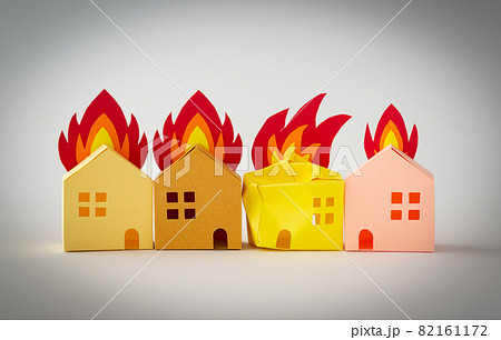 燃える家　火事　耐火　火災保険　防火 82161172