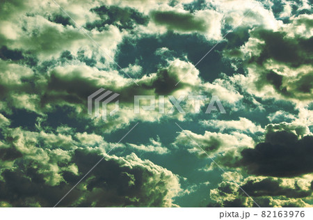 複雑な雲模様 82163976