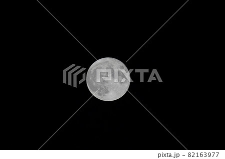 日本の横浜都市景観　8年ぶりに、中秋の名月と満月が同日に＝9月21日、横浜市内から 82163977