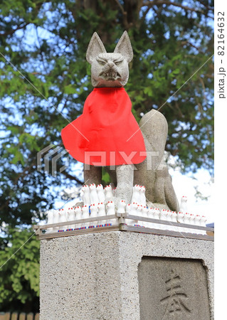 馬橋稲荷神社(まばしいなりじんじゃ) 社殿を守る狐 馬橋稲荷神社(まばしいなりじんじゃ) 社殿を守る狐 82164632