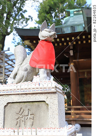 馬橋稲荷神社(まばしいなりじんじゃ) 社殿を守る狐 馬橋稲荷神社(まばしいなりじんじゃ) 社殿を守る狐 82164635