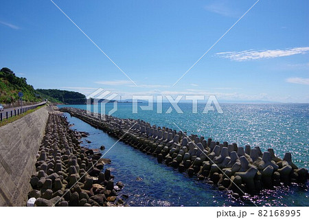 兵庫県淡路島　西海岸から徳島方面を望む 82168995