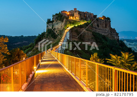 Night view of the village of Civita di Bagnoregio 82170795