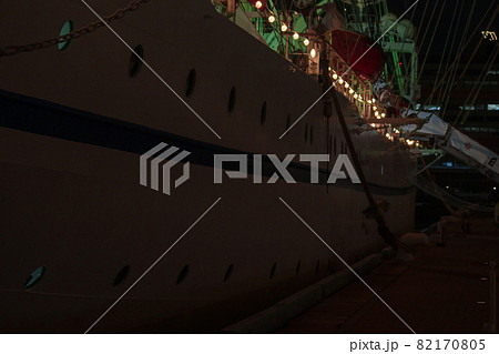 停泊中の船 82170805