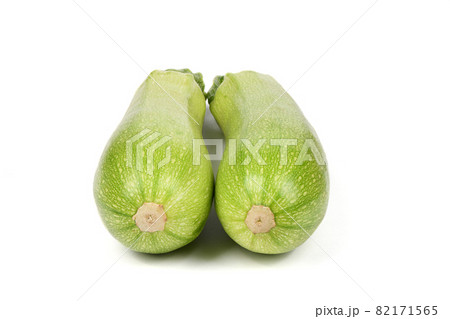 Perfectly retouched zucchini isolated on white. 82171565