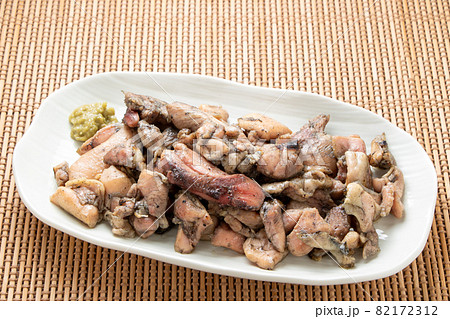 若鶏もも肉炭火焼き。 82172312