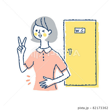 スッキリした顔でトイレから出てきた女性 スッキリした顔でトイレから出てきた女性 82173362
