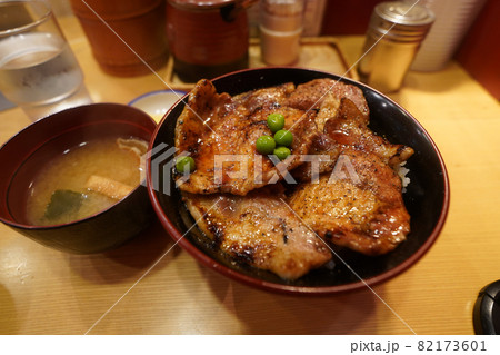 帯広名物 豚丼 (日本 - 北海道 - 豚丼のとん田) 82173601