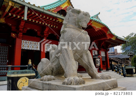 神田明神　御社殿と狛犬（吽形） 82173803