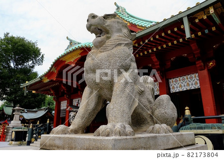 神田明神　御社殿と狛犬（阿形） 82173804