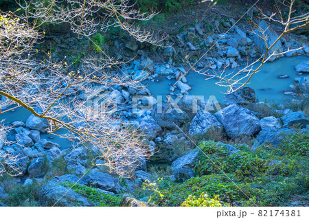 三波石峡　秋の風景　　　 82174381