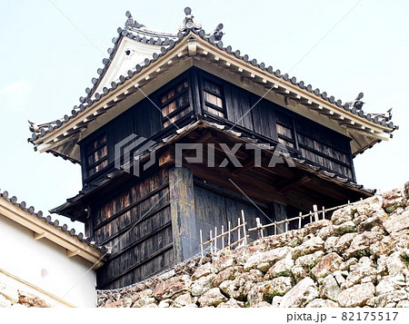 高知城の黒鉄門(梅の段から見上げた画像) 高知城の黒鉄門(梅の段から見上げた画像) 82175517