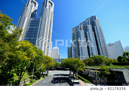 新宿新都心　超高層ビル群の風景 82176356