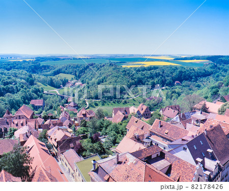 ドイツ ロマンテイック街道 ローテンブルク 市庁舎鐘楼から町並と菜の花 ドイツ ロマンテイック街道 ローテンブルク 市庁舎鐘楼から町並と菜の花 82178426