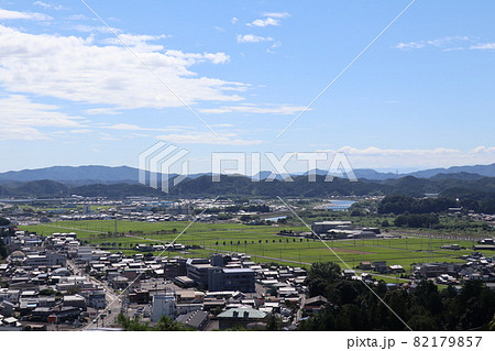 小倉山からのぞむ岐阜県美濃市の町並み 小倉山からのぞむ岐阜県美濃市の町並み 82179857