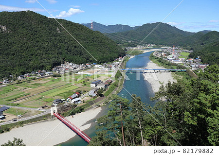 小倉山からのぞむ岐阜県美濃市、長良川 82179882