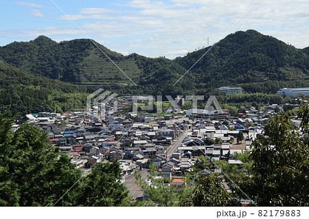 小倉山からのぞむ岐阜県美濃市の町並み 小倉山からのぞむ岐阜県美濃市の町並み 82179883