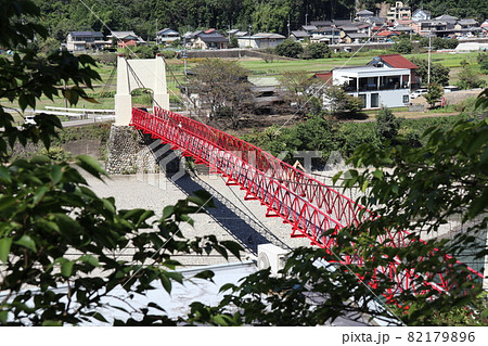 小倉山からのぞむ美濃橋と長良川(岐阜県美濃市) 小倉山からのぞむ美濃橋と長良川(岐阜県美濃市) 82179896