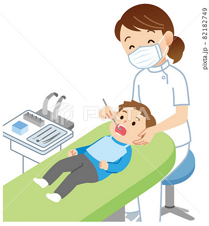 歯科治療を受ける子供　小児歯科 82182749