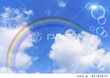 虹がかかった爽やかな青空と雲と泡の背景イメージ素材_e_06 82183619